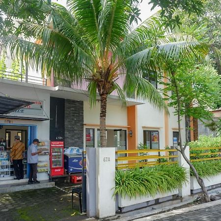 Reddoorz Syariah Near Exit Tol Krapyak Semarang Hotel Exterior photo